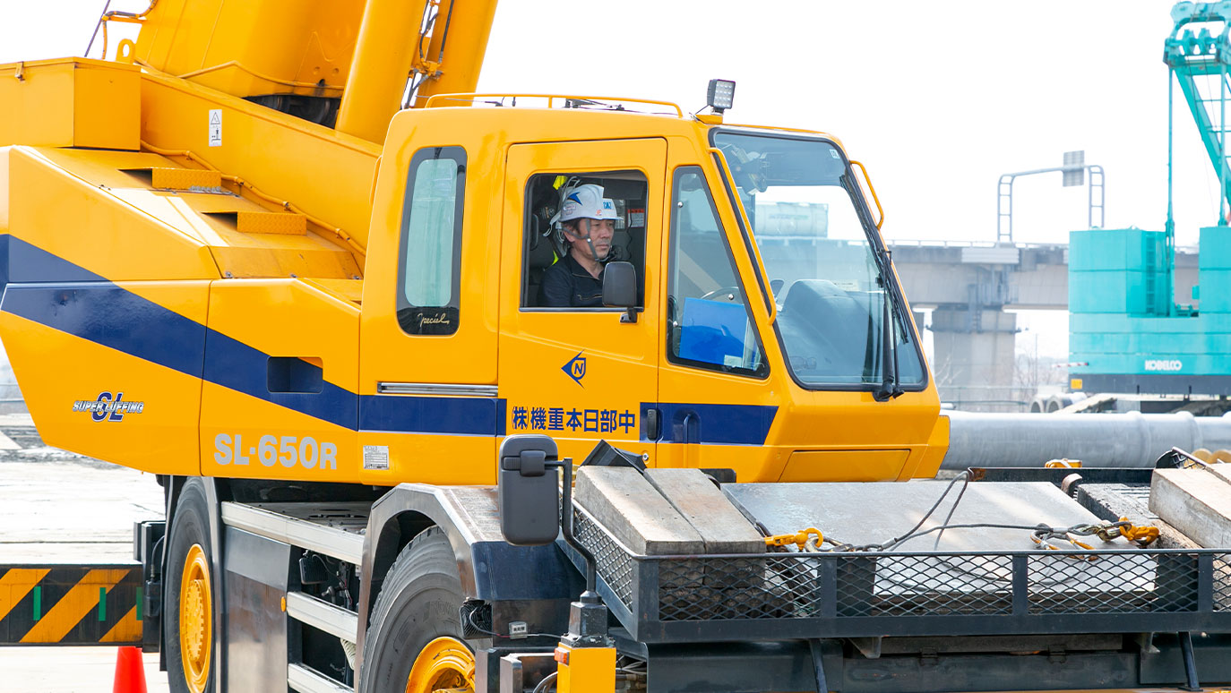 移動式クレーンオペレーター | 中部日本重機株式会社